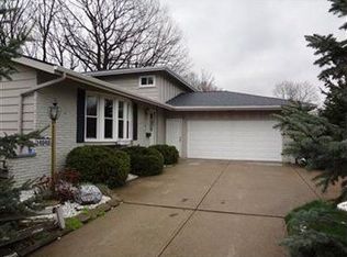 14040 Indian Creek Dr, Middleburg Heights, OH 44130