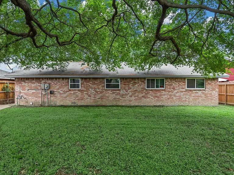 1935 Barnsley Ln — Photo 33