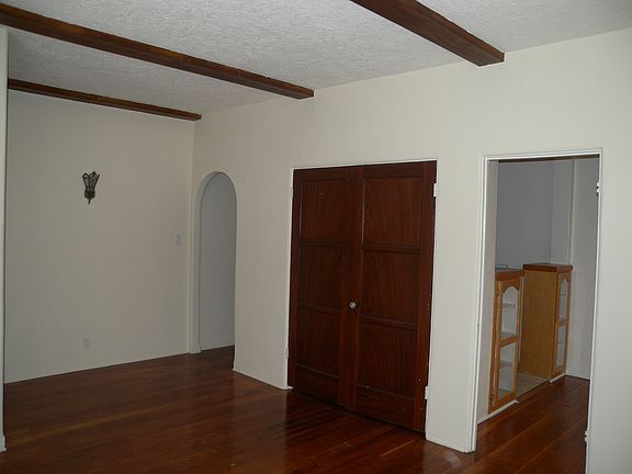 4th image of 132 S Oakhurst Dr APT 4