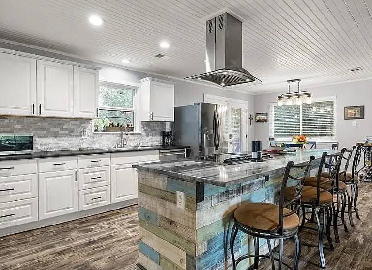 1214 Amanda Cir — Photo 2