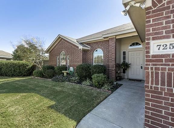 2nd image of 725 Tanglewood Dr