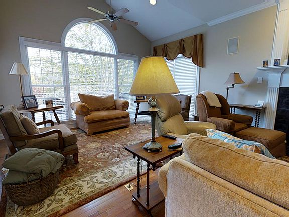 5th image of 110 Barclay Ct
