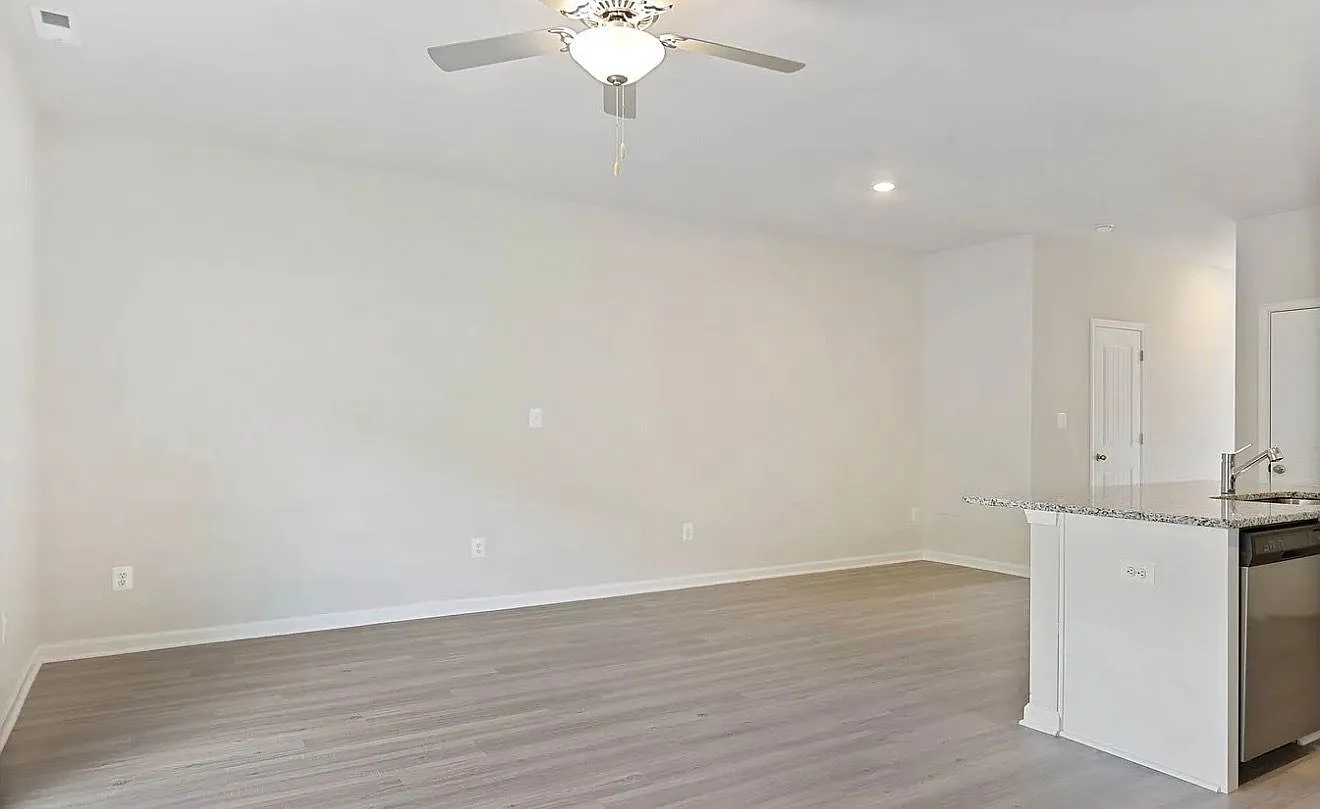 3 bed, 2.0 bath, $2,100 — Photo 3