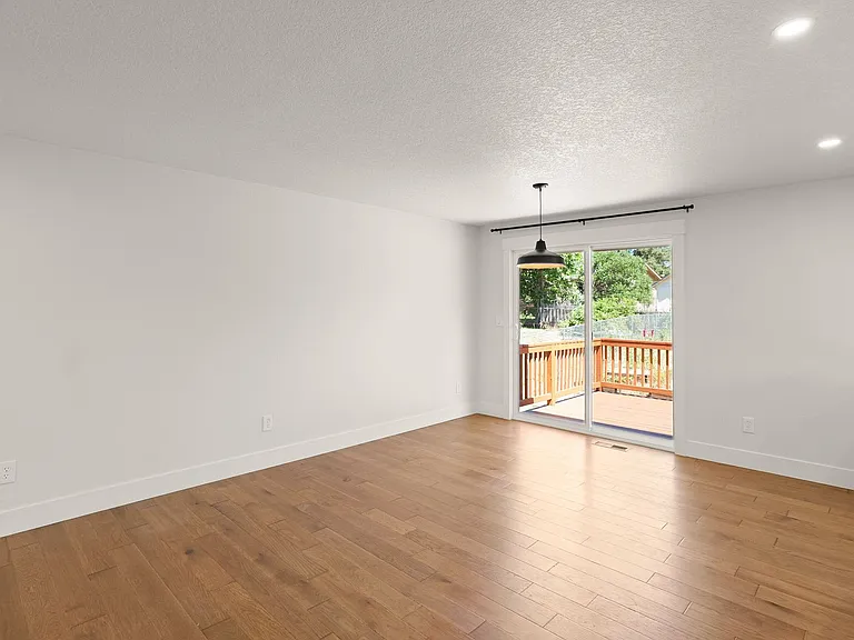 17714 SE Cook St — Photo 3