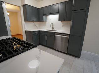 1613 Leytonstone Dr, Wheaton, IL 60189