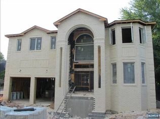209 Spring Valley Rd, Paramus, NJ 07652