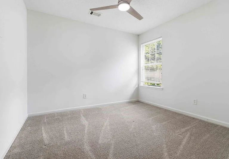 420 Thistle Cv — Photo 16