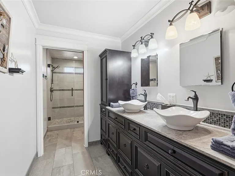 5348 Doris Way — Photo 34