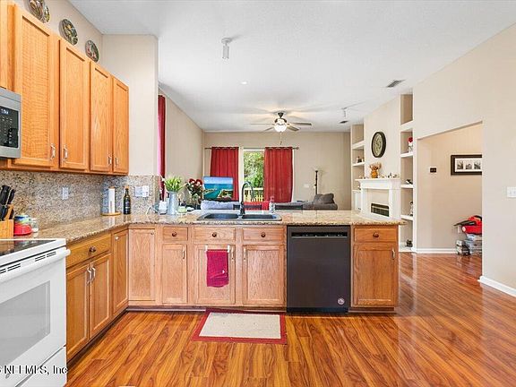 5th image of 485 MACKENZIE Circle