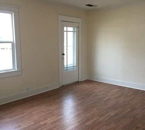3rd image of 521 W End Ave