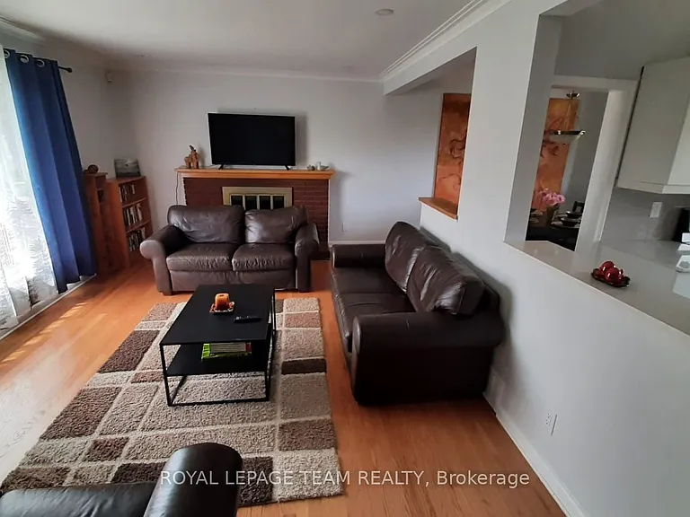 1015 Pinecrest Rd #UPSTRS — Photo 2