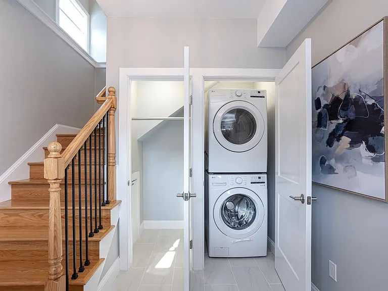 3 Vaughan Ave — Photo 11