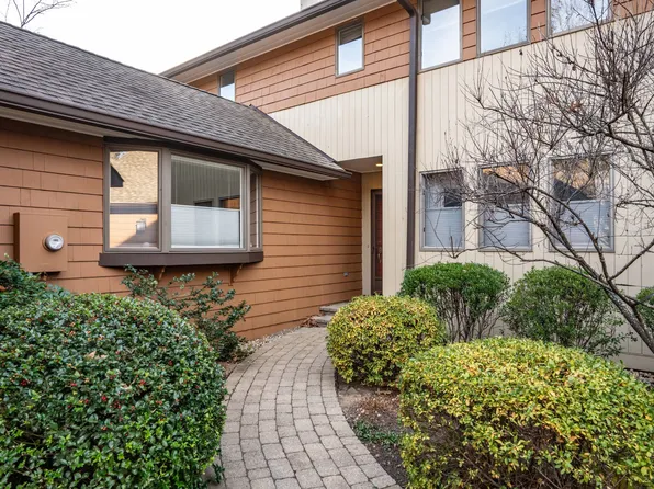 13 Bath Crescent Lane, Bloomfield, CT 06002