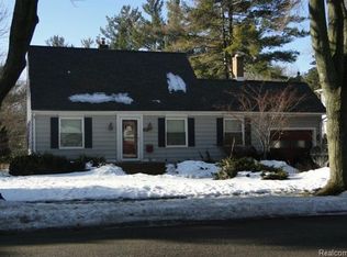 329 Riddle St, Howell, MI 48843