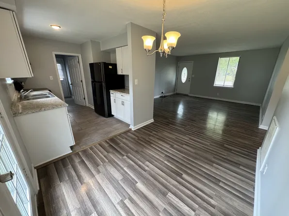 404 N Magnolia Dr, Clarksville, TN 37042