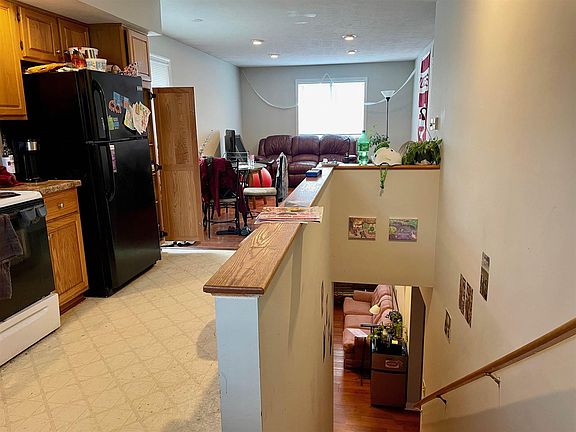 2nd image of 406 S Jordan Ave