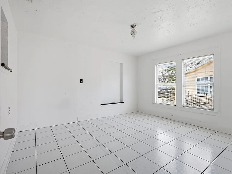 2634 Emmett St — Photo 5