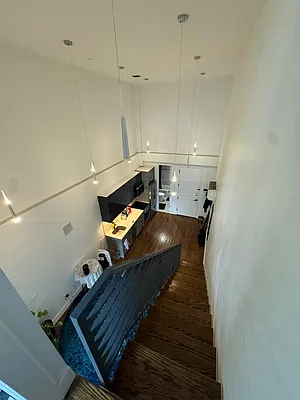 Rented by Loom Capital Group Inc. | media 9