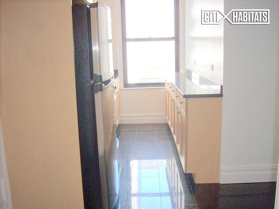 2nd image of 210 E 68th St APT 8G
