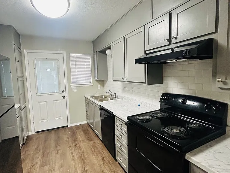 3309 Alta Vista Dr — Photo 4