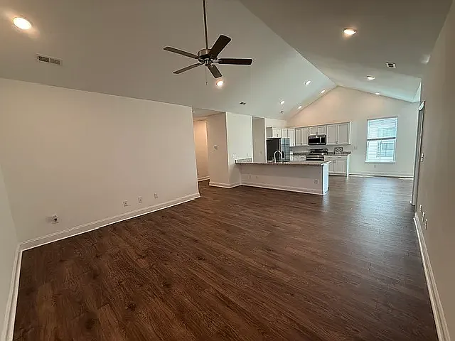 2 bed, 1424 sqft, $2,095 — Photo 2