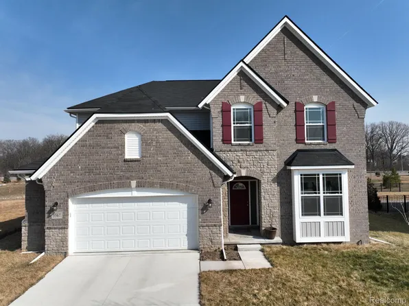 5567 Monarch Ct, Ann Arbor, MI 48108