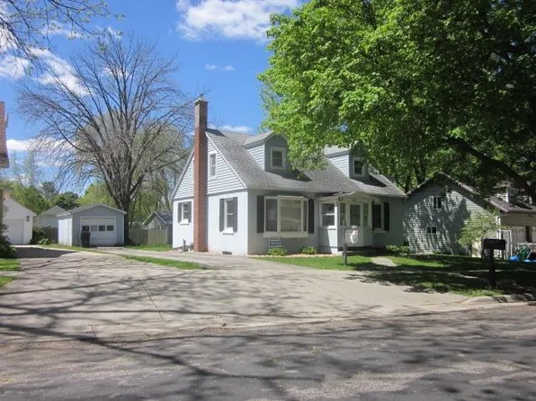 208 High St, Cambridge, WI 53523