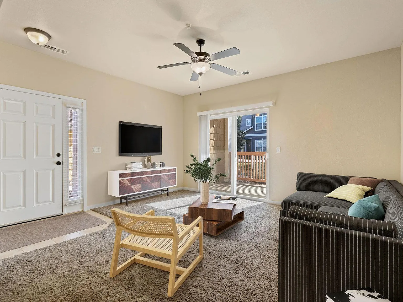 4945 Hahns Peak Dr — Photo 3