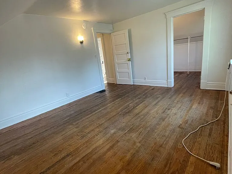 1116 Packard St — Photo 17