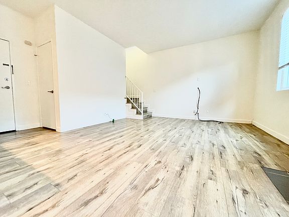 3rd image of 1132 Rexford Dr #3A