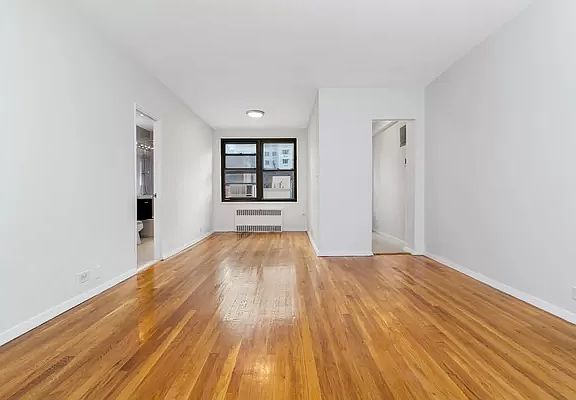 3rd image of 242 E 38th St #5EE