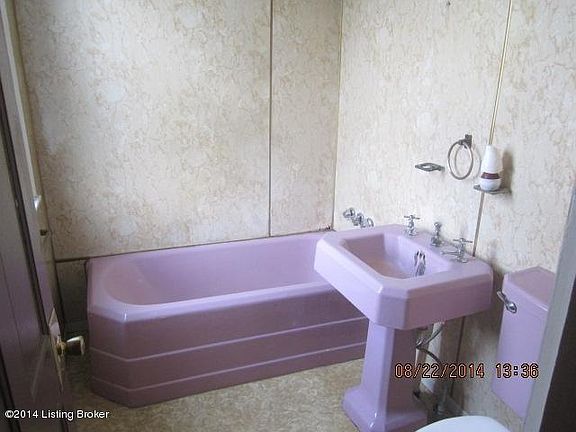 4th image of 2316 Rowan St