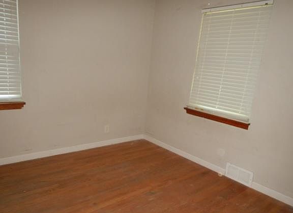 4th image of 8918 Hillview Ave