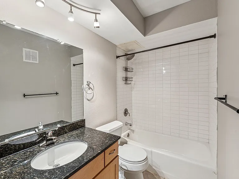 2121 N Cambridge Ave #108 — Photo 15