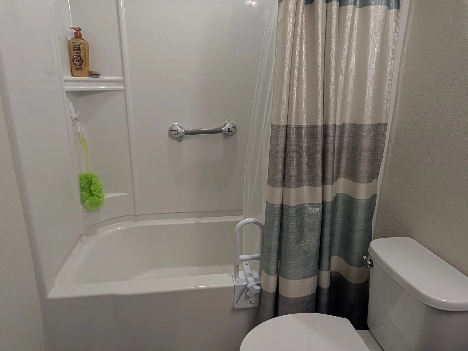 3 bed, 2.5 bath, 1736 sqft, $2,200 — Photo 4