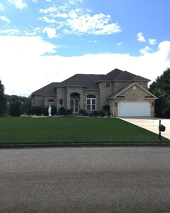 2nd image of 108 Chadwick Cir