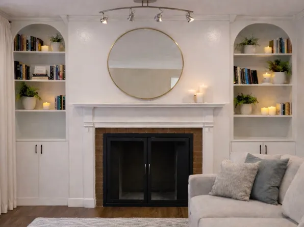 (undisclosed Address), Lindenhurst, NY 11757