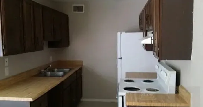 502 E Davis St #22 — Photo 3