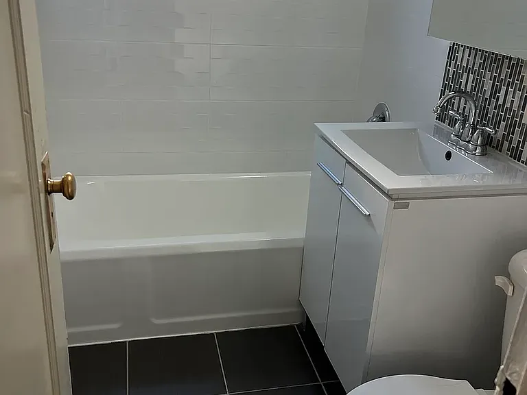 185-15 64th Ave #3A — Photo 1