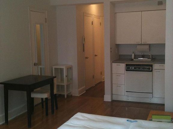 4th image of 312 E 42nd St #814