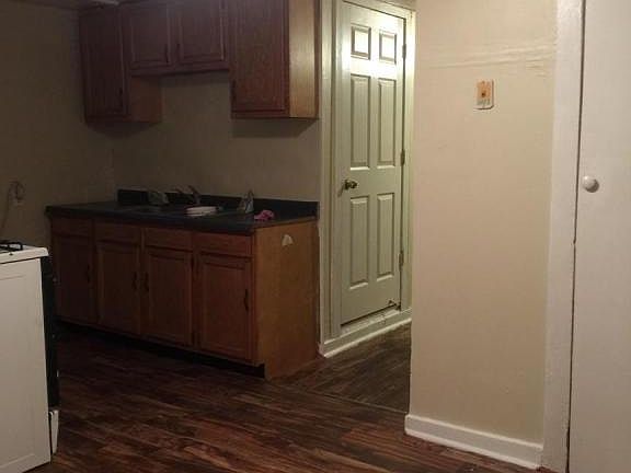 5th image of 2722 Martha St