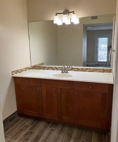 7685 Northcross Dr #406 — Photo 6