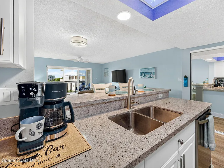 606 Shorewood Dr #C402 — Photo 15