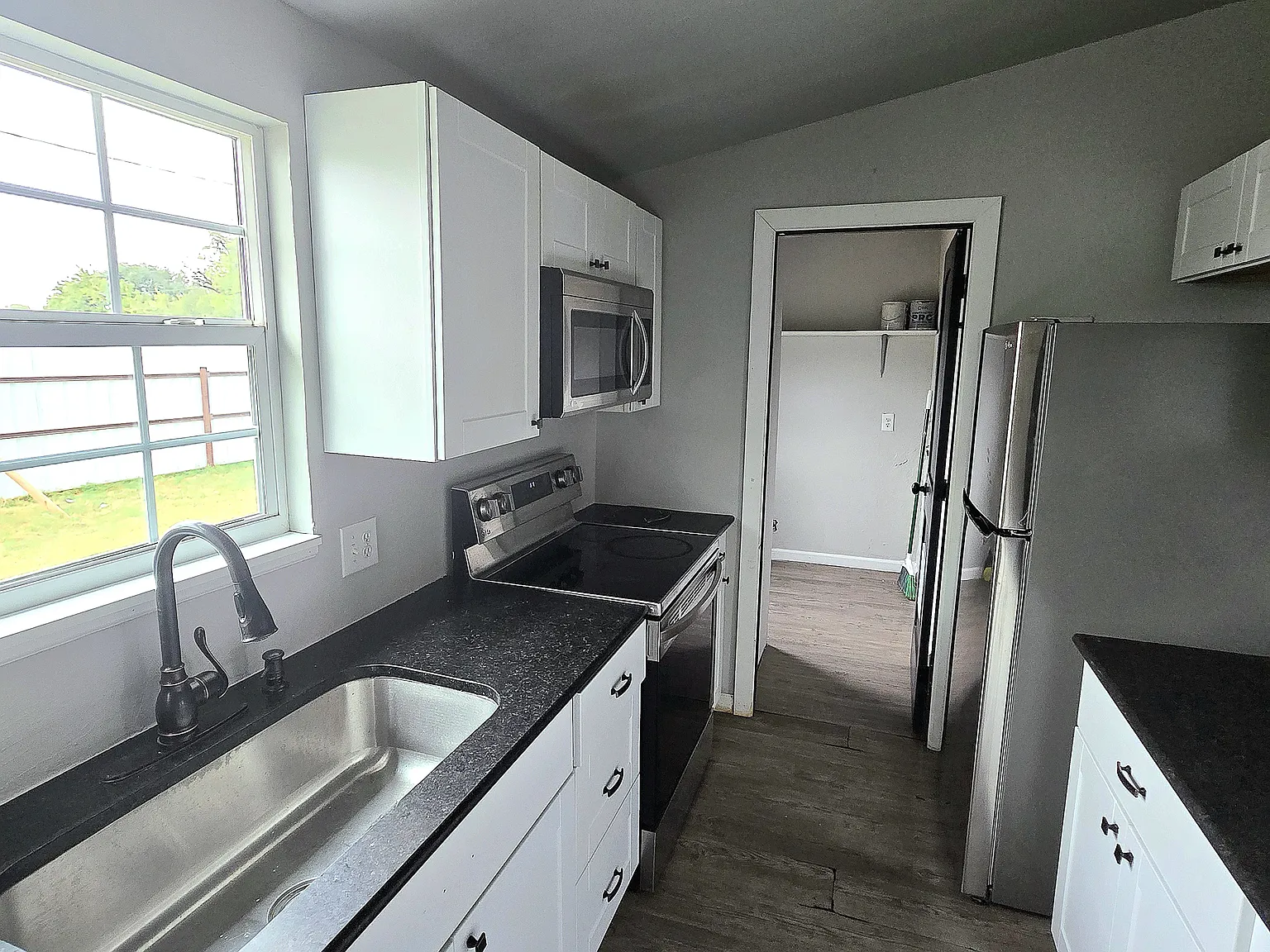 3 bed, 1120 sqft, $1,100 — Photo 3