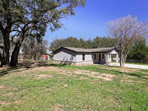 3200 Crystal Ct, Granbury, TX 76048