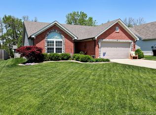 12107 Meriwether Dr, Sellersburg, IN 47172