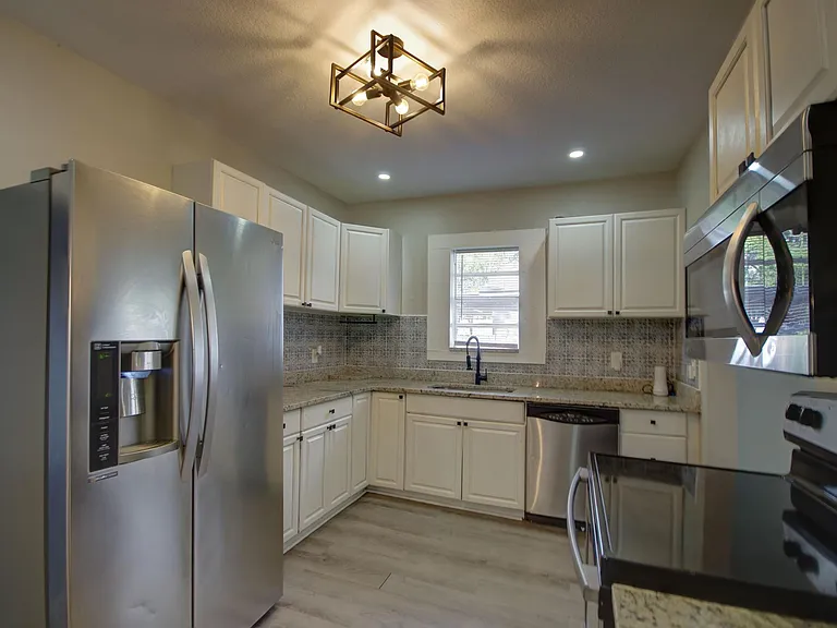 8010 N 11th St — Photo 30
