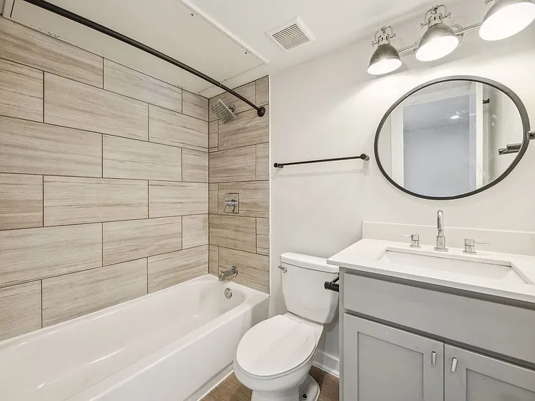 The Republic Apartments — Photo 6