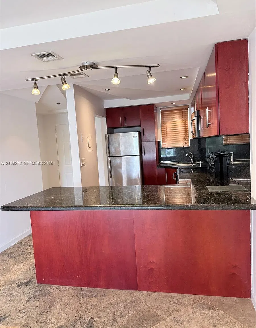 Biscayne Cove Condo — Photo 4