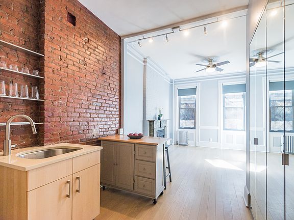 3rd image of 138 W 10th St APT 1RE
